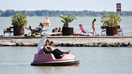 Au lac Balaton, bien-aimé des Hongrois, “la réalité rattrape la nostalgie”