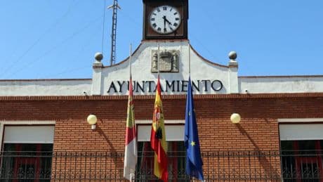 Fallece un menor rescatado de una piscina municipal en Azuqueca de Henares