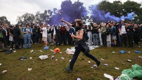 Oasis fans 'scrap' at final homecoming concert in brawl on 'Gallagher Hill'