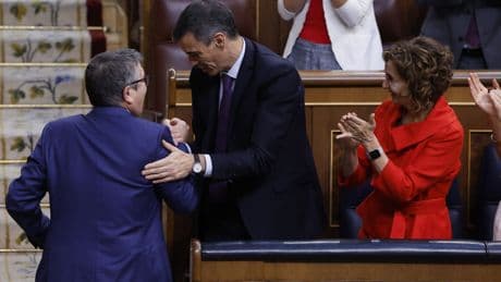 Patxi López se arrastra ante Sánchez: &quot;A mí me barrió en las primarias&quot;