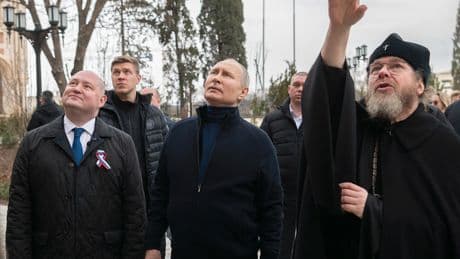 «La Crimée a été, est, et restera irrévocablement russe»: dans la péninsule, la croisade du métropolite Tikhon, le «confesseur» de Poutine
