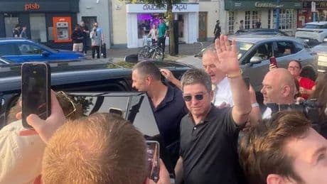 Noel Gallagher mobbed by fans as he enjoys quiet drink before Oasis' Dublin shows