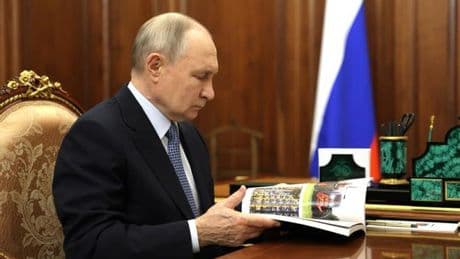 Putin declara una "tregua" unilateral por la Pascua hasta la medianoche del lunes