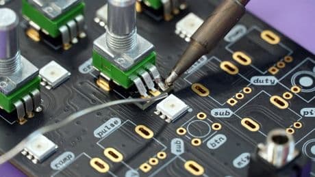 Investigadores españoles y chinos descubren un semiconductor para almacenar información resistente a apagones