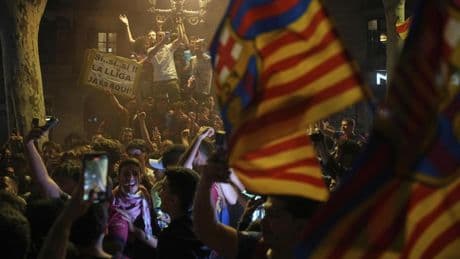 Galería gráfica | Los culés celebran el título en Canaletes