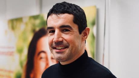 Juan Fernández, investigador educativo y profesor: "Pedir que España abra colegios en julio y agosto es pensamiento mágico"