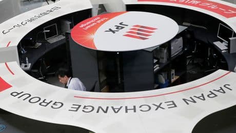 Les Bourses mondiales ouvrent la semaine sous une note hésitante