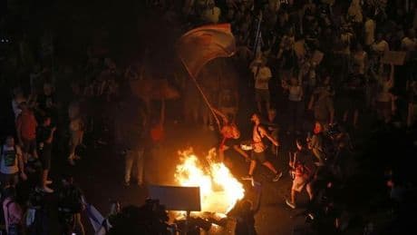 „Das ist nur der Anfang“ – Wut brennt mitten in Tel Aviv