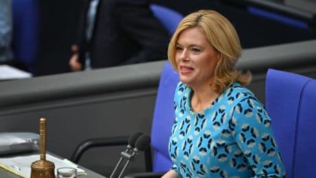 „Palestine“-Shirt und Rufe von Tribüne – Zwei Personen müssen Bundestag verlassen