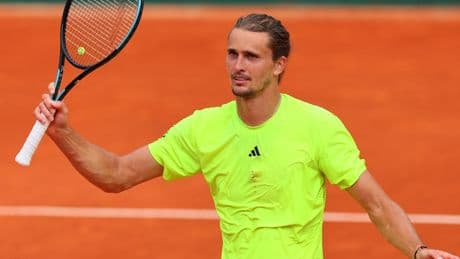 French Open im Tennis: Zverev nach Stotterstart in Runde drei