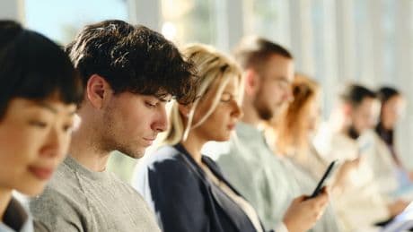 «Qu’est-ce qui cloche dans mon CV ?» : quand la surproduction d’élites mène au déclassement des bac + 5