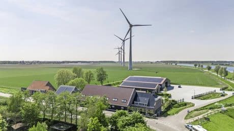 Spierverkramping, piep in de oren: hoe ziek word je van dicht bij een windmolen wonen? ’Ik slaap gewoon door’