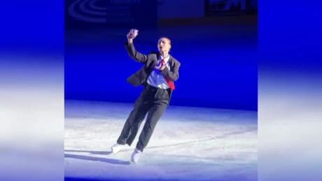 La bonita actuación de una patinadora interpretando sobre hielo la canción &#039;Espresso Macchiato&#039;