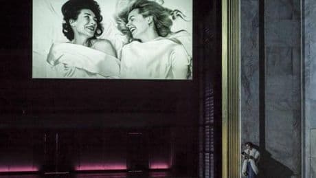 Au Théâtre des Champs-Elysées, le « Chevalier à la rose » non binaire de Krzysztof Warlikowski