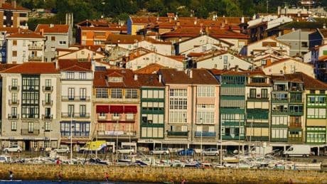 Lekeitio sólo permitirá un alojamiento turístico en cada bloque del casco viejo