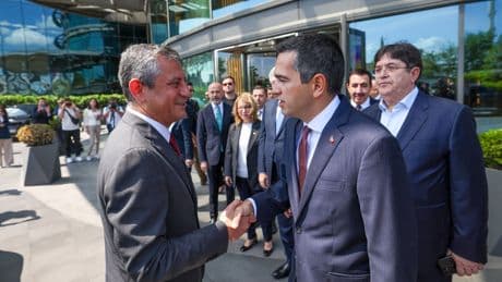 Özgür Özel, asgari ücrete ara zammı görüşmek için TİSK'i de ziyaret etti