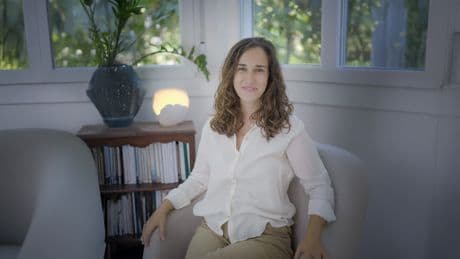 Ania Ortiz, psicóloga: “Llorar de más puede significar sentir menos, es una señal de que el cuerpo se disocia para no ver y sufrir la realidad”