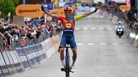 El español Carlos Verona vence en la primera gran etapa de montaña del Giro
