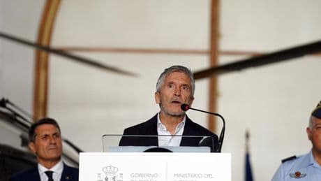 Un sindicato lleva a la Justicia el "enchufismo de Marlaska" por el reparto "clientelar" de los destinos en las embajadas