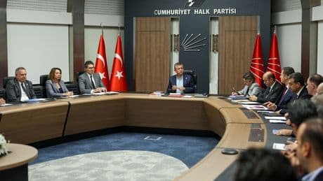 Yumruklu saldırının ardından… Özgür Özel’den ‘koruma zafiyeti’ açıklaması