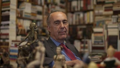 La poesía erudita y filosófica de Luis Alberto de Cuenca merece el Reina Sofía de Poesía