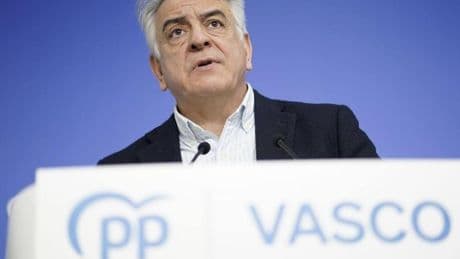 De Andrés acusa al PNV de «someterse a la izquierda» en las políticas de vivienda