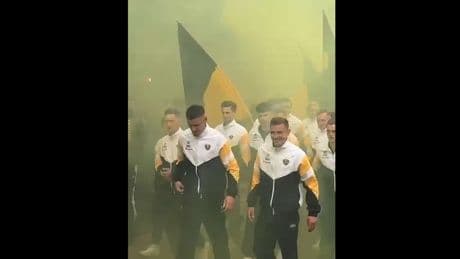 Tausende Fans begleiten ihr Team - Dresden im Fußball-Ausnahmezustand