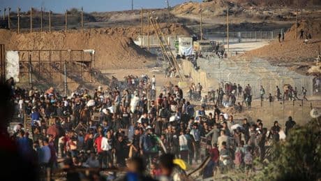 "Coincé en train de saigner pendant une heure et demie": des Gazaouis racontent les attaques de centres d'aide