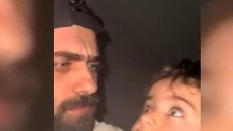 SON DAKİKA HABERLERİ: GAZZE'DE BİR ÇOCUK: BABA BOMBA MI YAĞIYOR? KORKUNÇ ANLAR KAMERADA