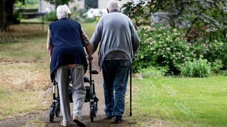 Anders gehen bei Knie-Arthrose könnte helfen
