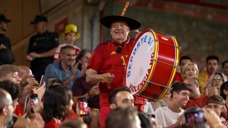 Muere Manolo 'El del bombo', el hincha más popular de la selección española