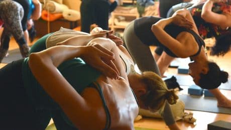El ejercicio básico de pilates que mejora la postura y reduce el dolor
