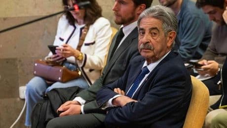 El rey emérito continuará su causa judicial contra Revilla