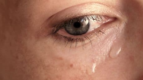 Können Tränen lügen? – Weinenden Männern glaubt man eher