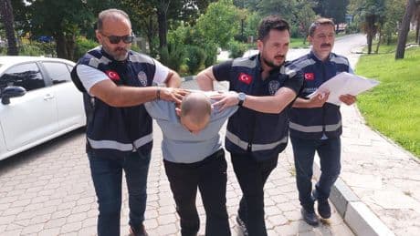 Kırmızı bültenle aranan cinayet şüphelisi ve suç örgütü üyesi Gürcistan'da yakayı ele verdi