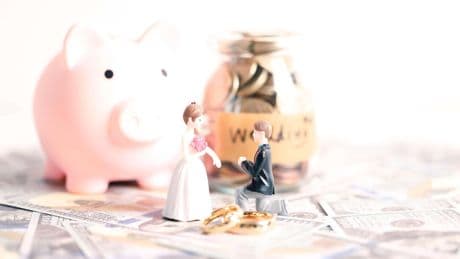 How to save money as a guest this wedding season