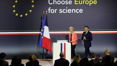 Von der Leyen anuncia 500 millones de euros para atraer a investigadores de EEUU que huyen de las políticas de Trump
