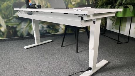 Mehr als nur ein Tisch: Elektrische Schreibtische mit der besten Ausstattung