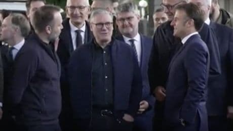 Vertice a Kiev: Macron, Starmer e Merz incontrano Zelensky