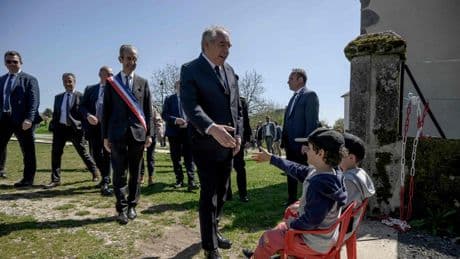 El primer ministro francés esconde algo
