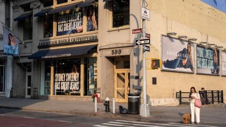 American Eagle, cette marque sans histoire au cœur d’une polémique après une campagne avec Sydney Sweeney