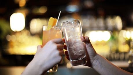 Wie aus dem Profi-Bar: So bekommen Sie Eiswürfel klar und durchsichtig
