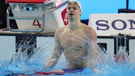 Mondiaux de natation : insubmersible, Léon Marchand décroche sa deuxième couronne mondiale à Singapour