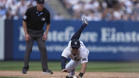 Yankees shortstop Anthony Volpe hurts shoulder, X-rays negative but could have more tests