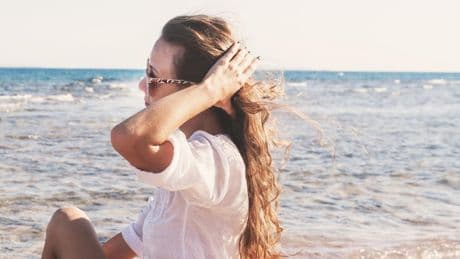 Haarstyling: Beach Waves to go: Wie Salzspray den Urlaub nach Hause bringt