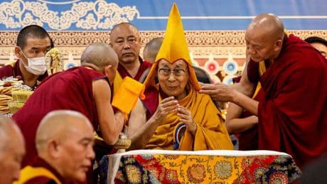 Il Dalai Lama compie 90 anni e avvia confronto interno sulla successione