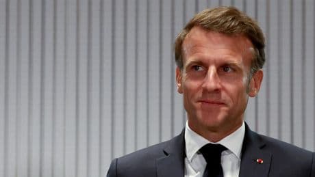 Guerre en Ukraine : Macron appelle à «aller beaucoup plus loin dans les sanctions» contre la Russie, Trump sceptique
