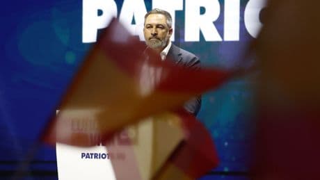 El PP se estanca, la izquierda se hunde y Vox se dispara superando los 60 diputados