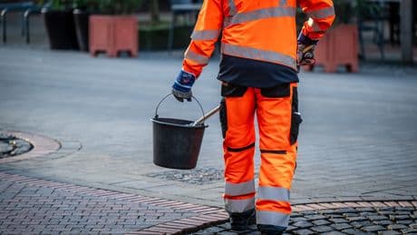 „Wollen etwas zurückgeben“: Bürgergeld-Ehepaar sammelt Müll – und bekommt Ärger