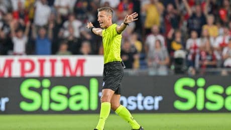 Var parlato, le novità del campionato 2025/2026: gli 8 secondi di possesso palla per i portieri e il doppio tocco sui rigori